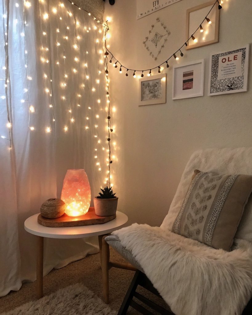 Coin méditation éclairé par une lampe en sel