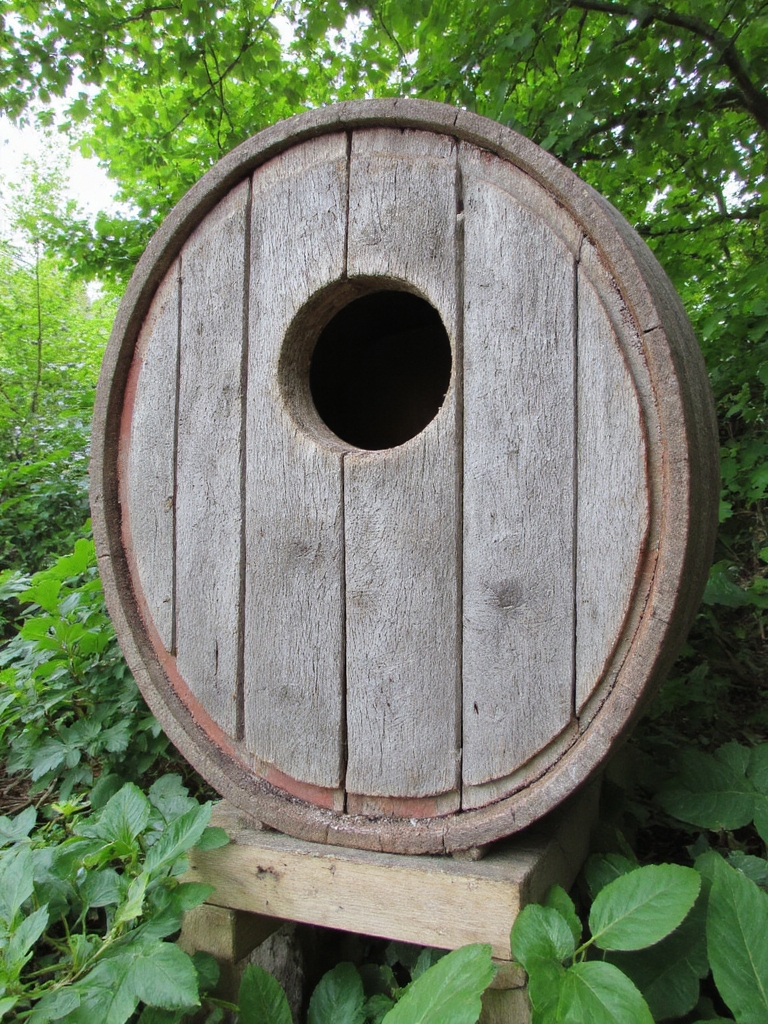 nichoir en tonneau de vin recyclé