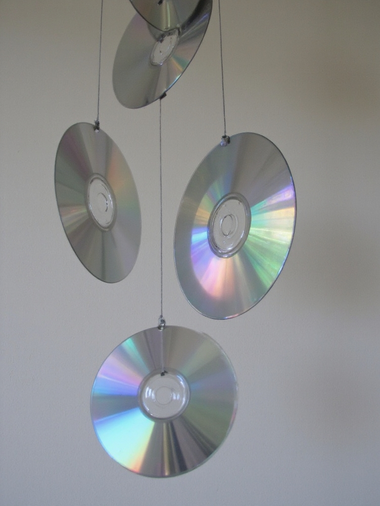 créer un mobile de CD suspendu