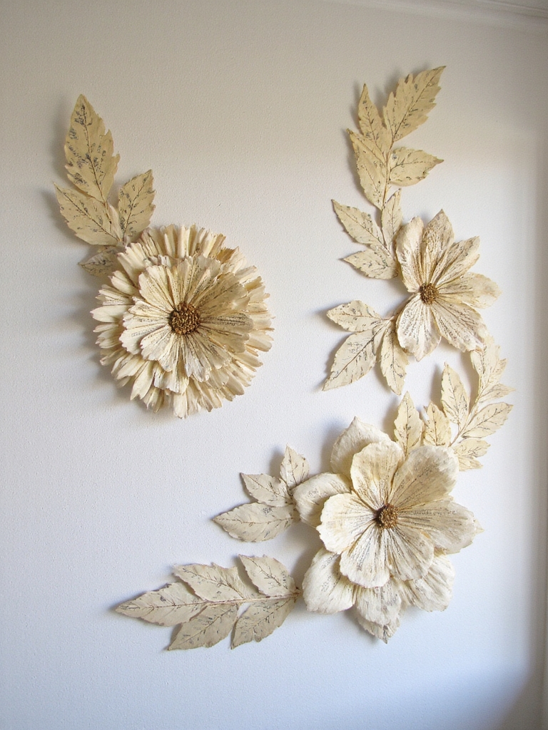 art mural de livres recyclés