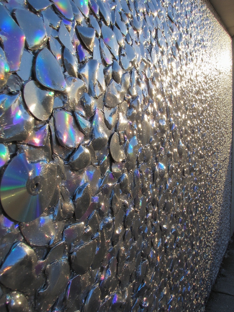 mural réfléchissante avec des CDs