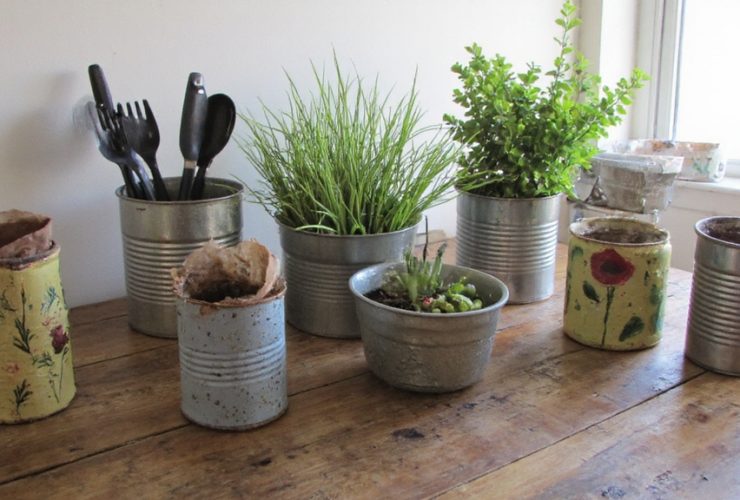 artisanat de mise en conserve dans une cuisine rustique