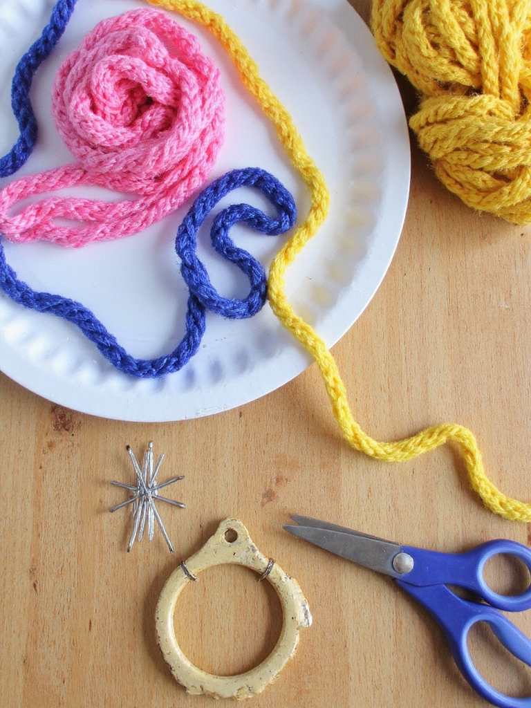 artisans de plates en papier tissés