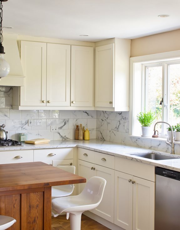 cuisine sereine beige et blanche