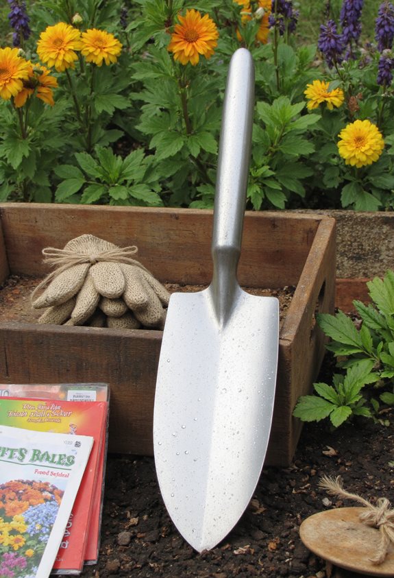 outil de jardinage polyvalent