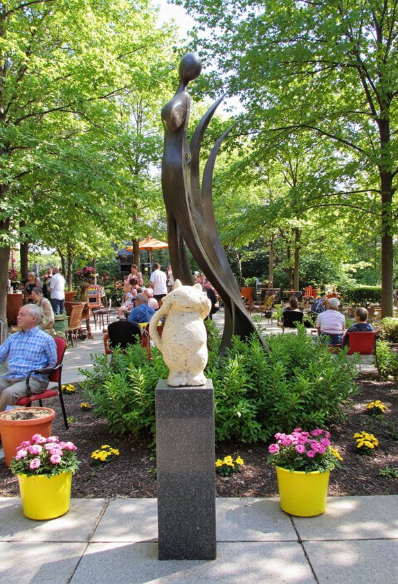 des sculptures vivantes suscitent la conversation