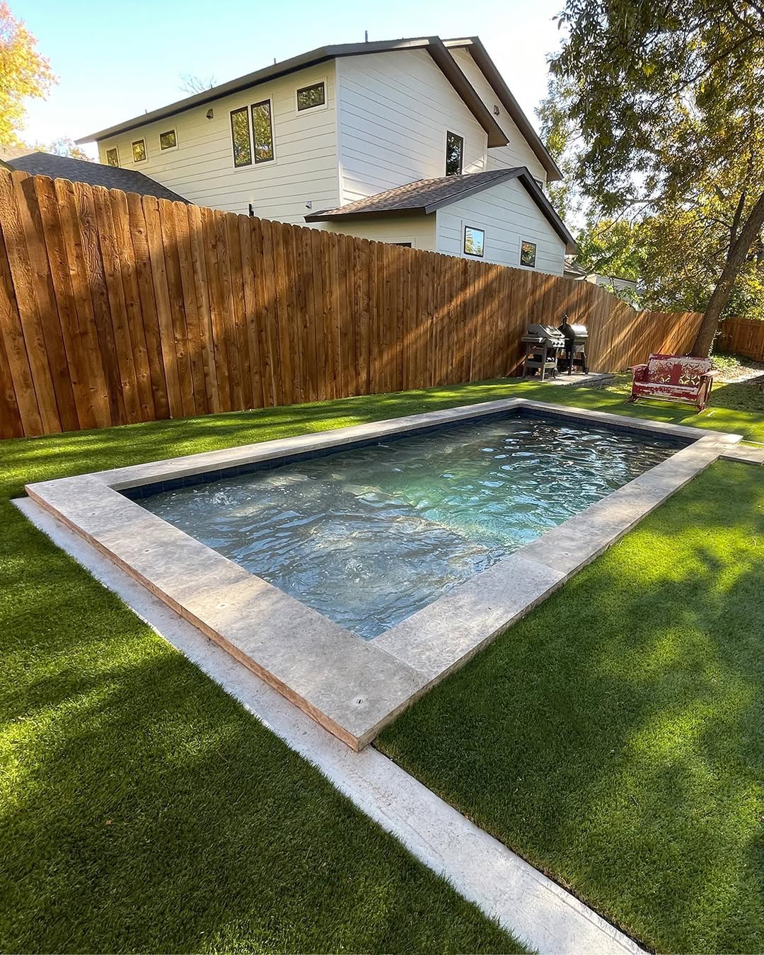 Piscine compacte jardin contemporain