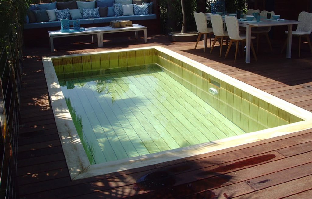 Piscine immersive avec terrasse bois Accoya Natura Piscines