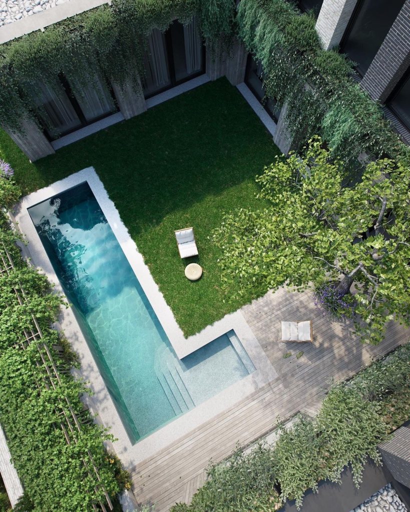 Piscine privee en ville avec terrasse bois et vegetation dense