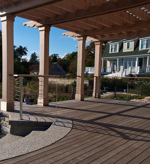 Pool house avec terrasse en Ipe massif