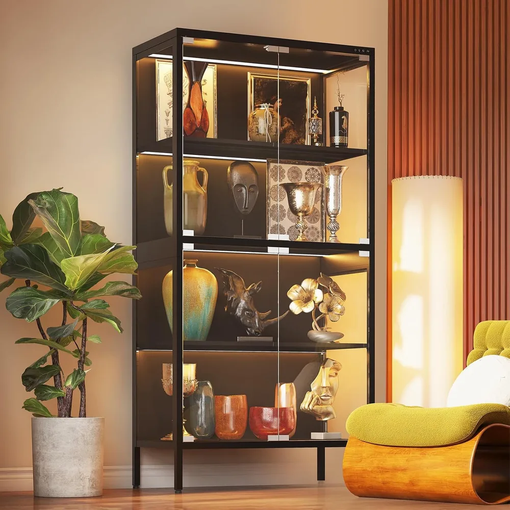 Meuble vitrine noir vitré mis en scène pour l'automne